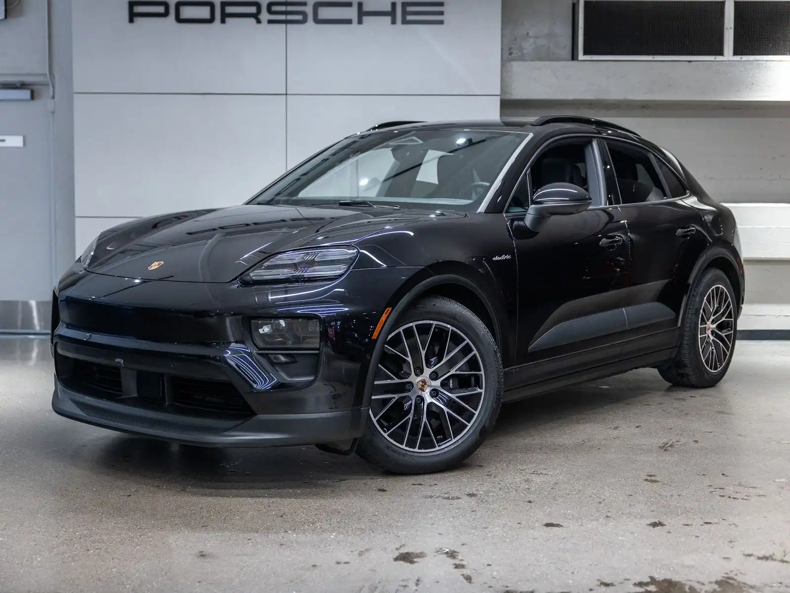 2025 Porsche Macan Macan Electric's photo