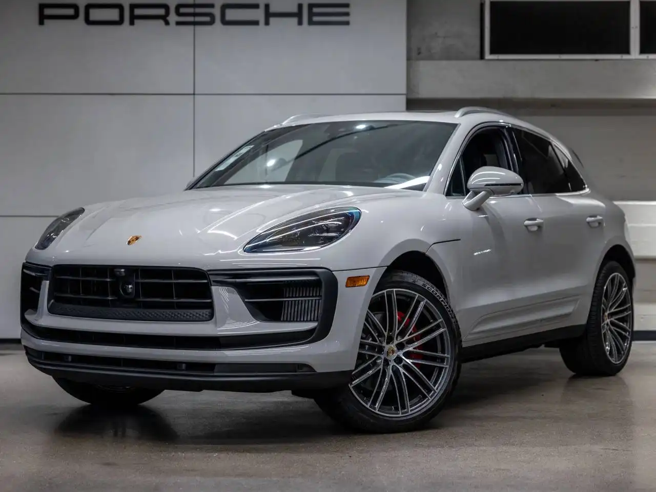 2025 Porsche Macan S's photo