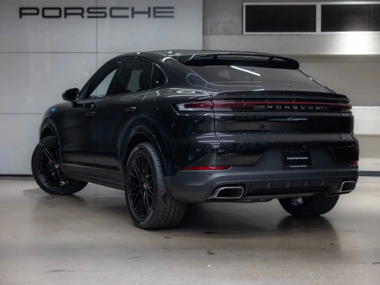 2026 Porsche Cayenne Base photo 3