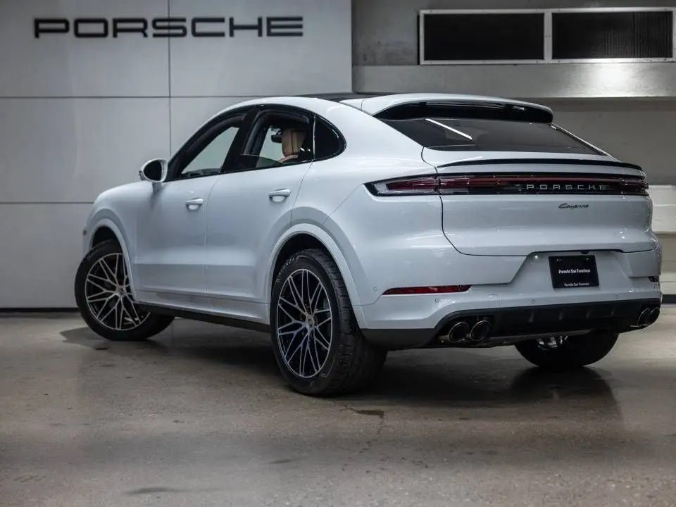 2026 Porsche Cayenne Base photo 3