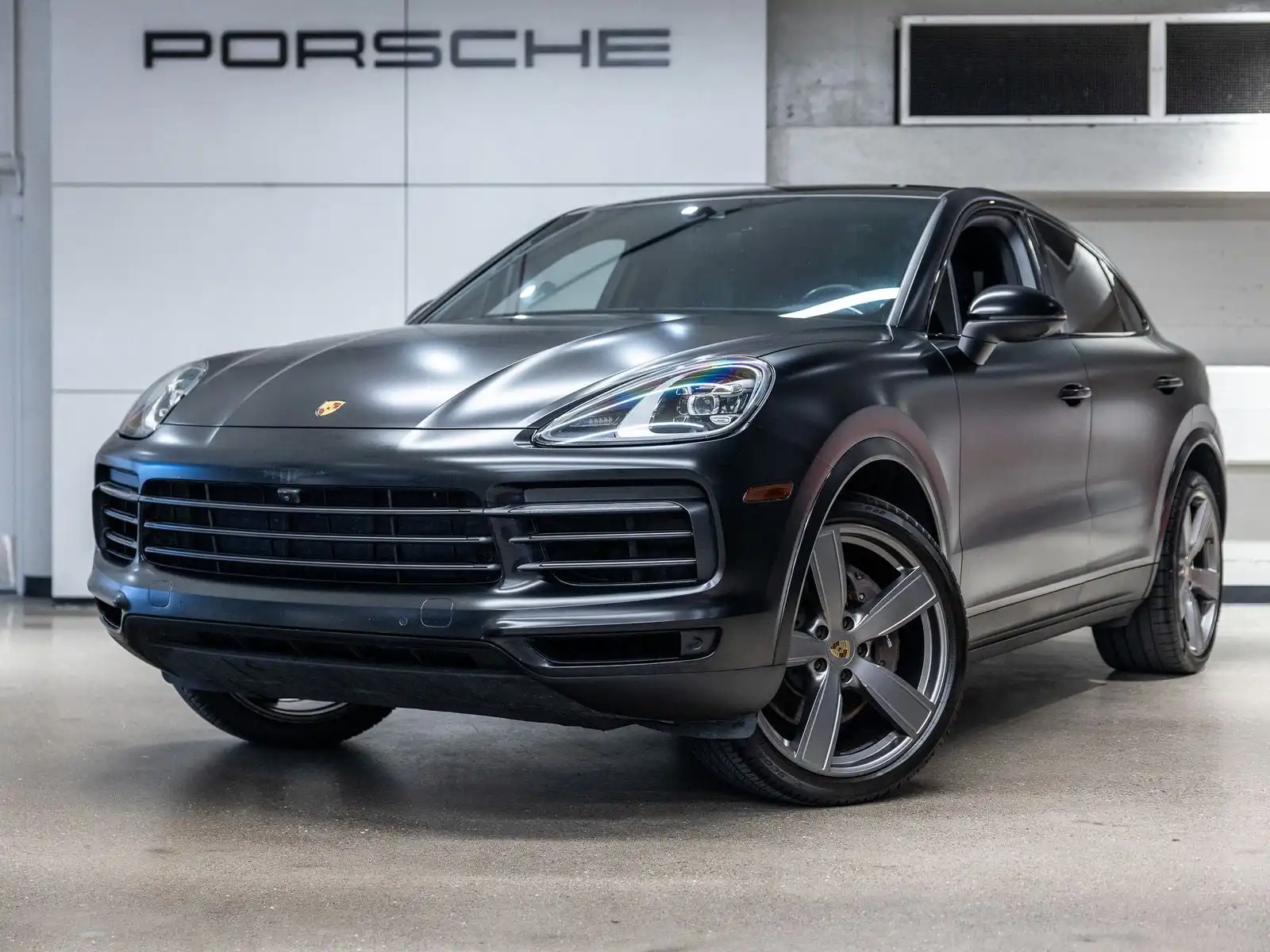 2023 Porsche Cayenne Platinum Edition's photo