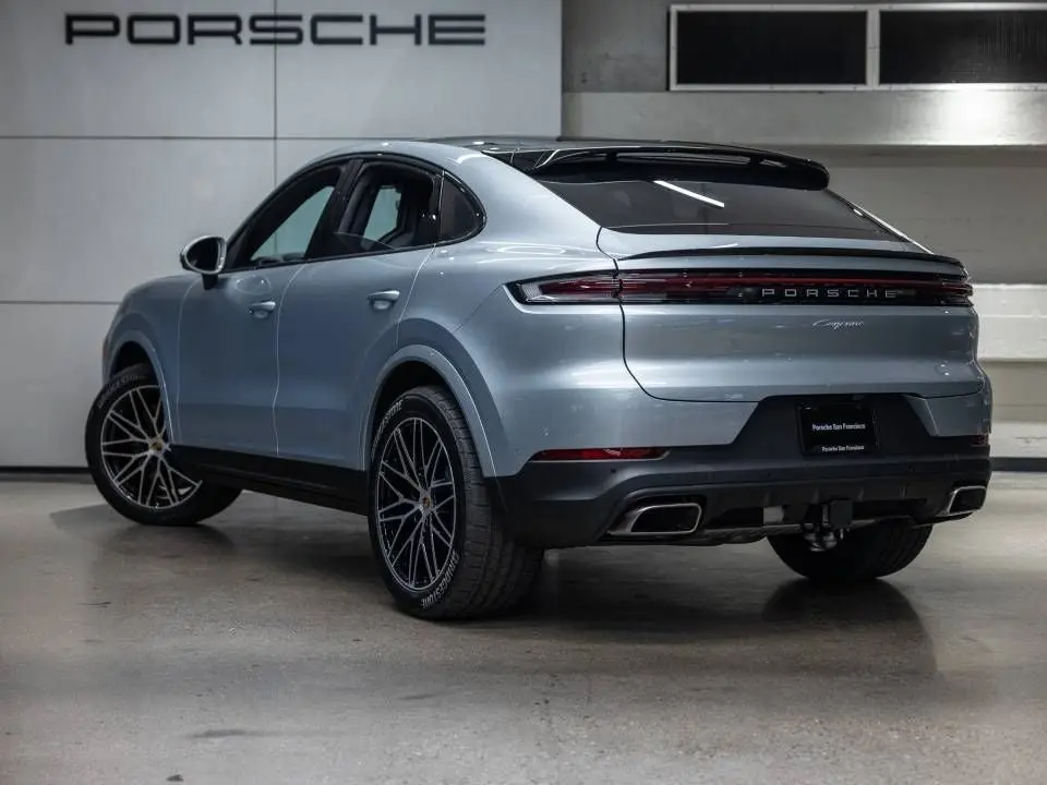 2026 Porsche Cayenne Base photo 3