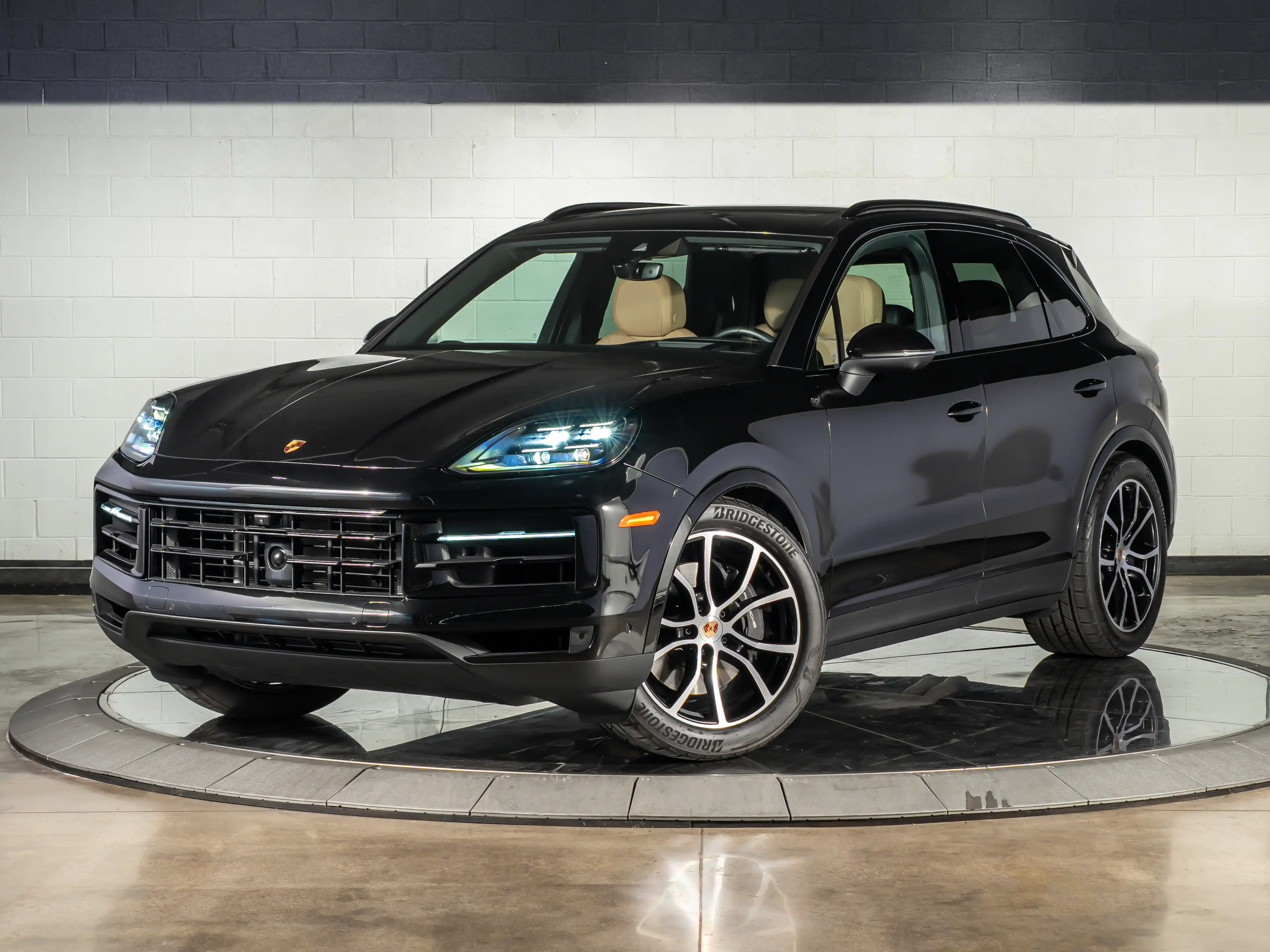2025 Porsche Cayenne Base's photo