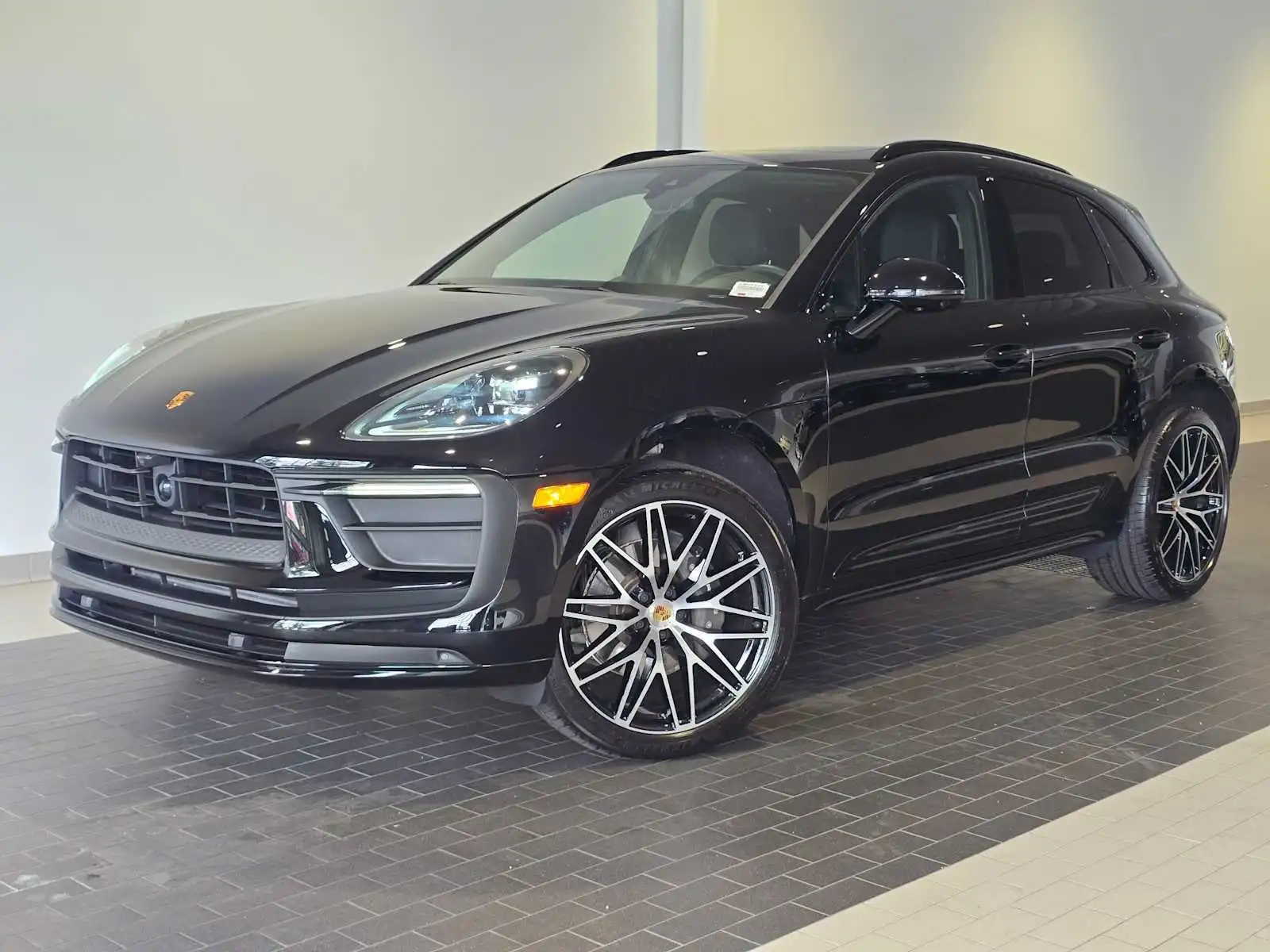 2025 Porsche Macan Base's photo