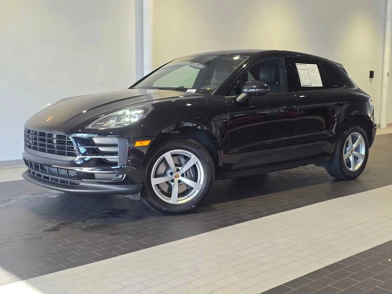 2021 Porsche Macan Base's photo