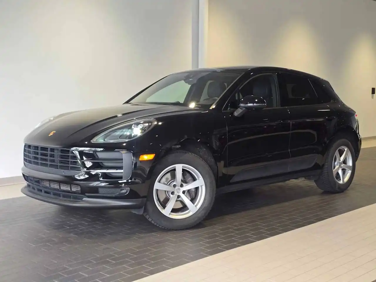 2020 Porsche Macan Base's photo