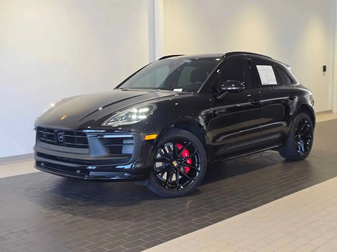 2025 Porsche Macan GTS's photo