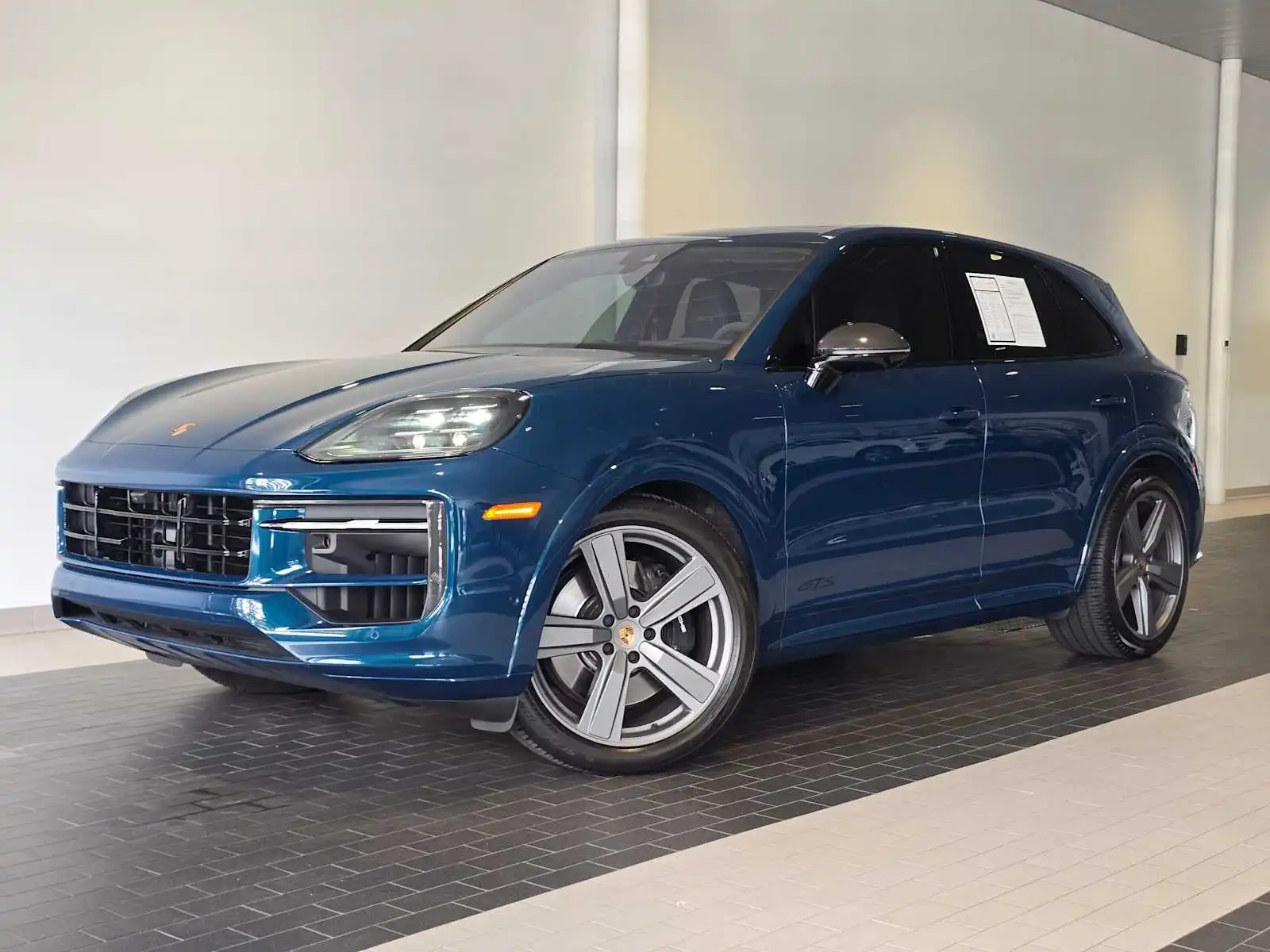 2025 Porsche Cayenne GTS's photo