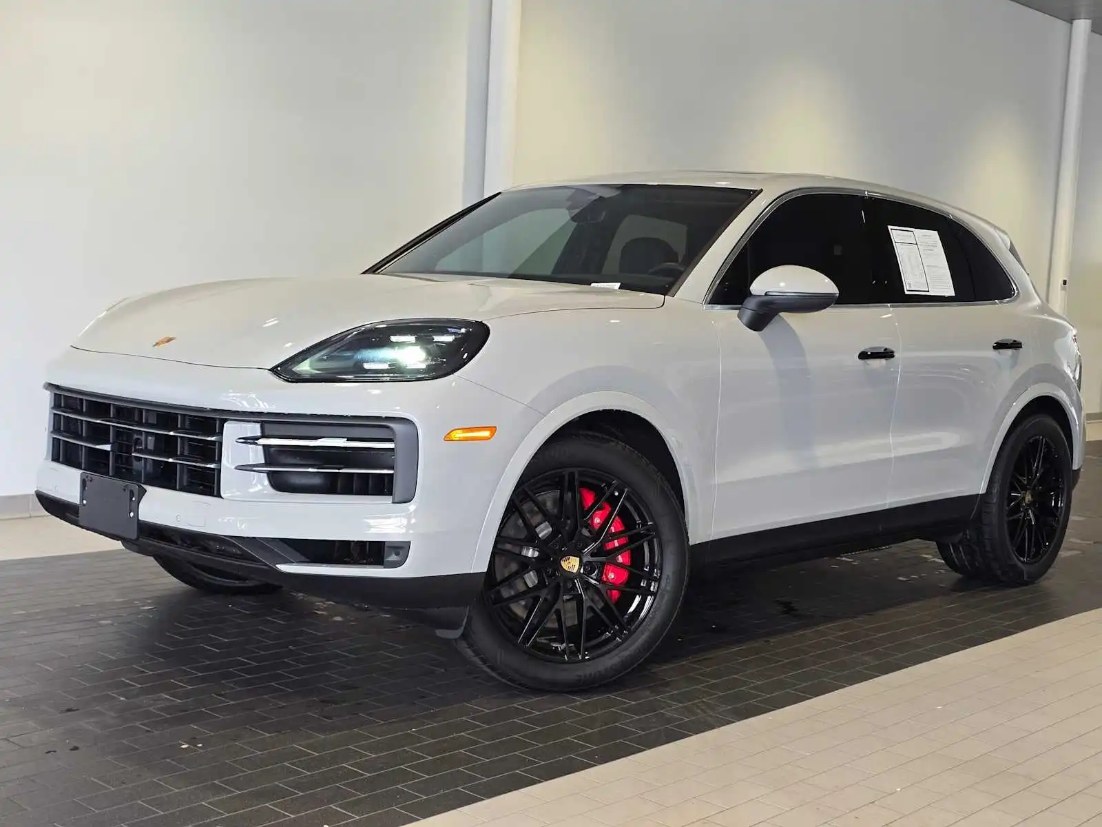 2024 Porsche Cayenne S's photo