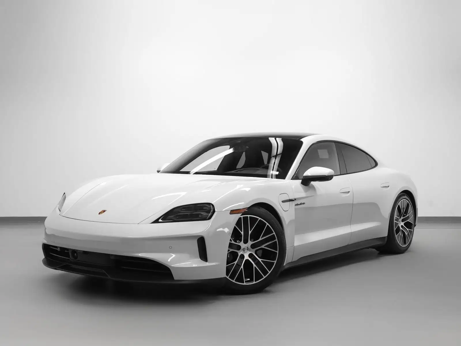 2025 Porsche Taycan Base's photo