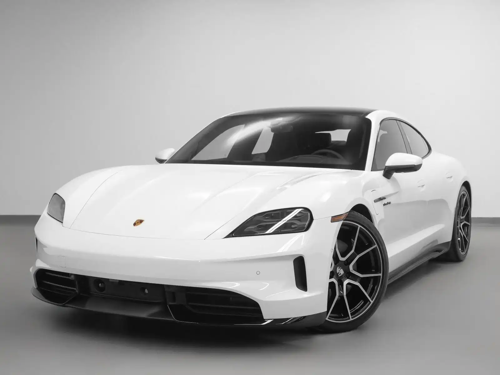2025 Porsche Taycan 4S's photo