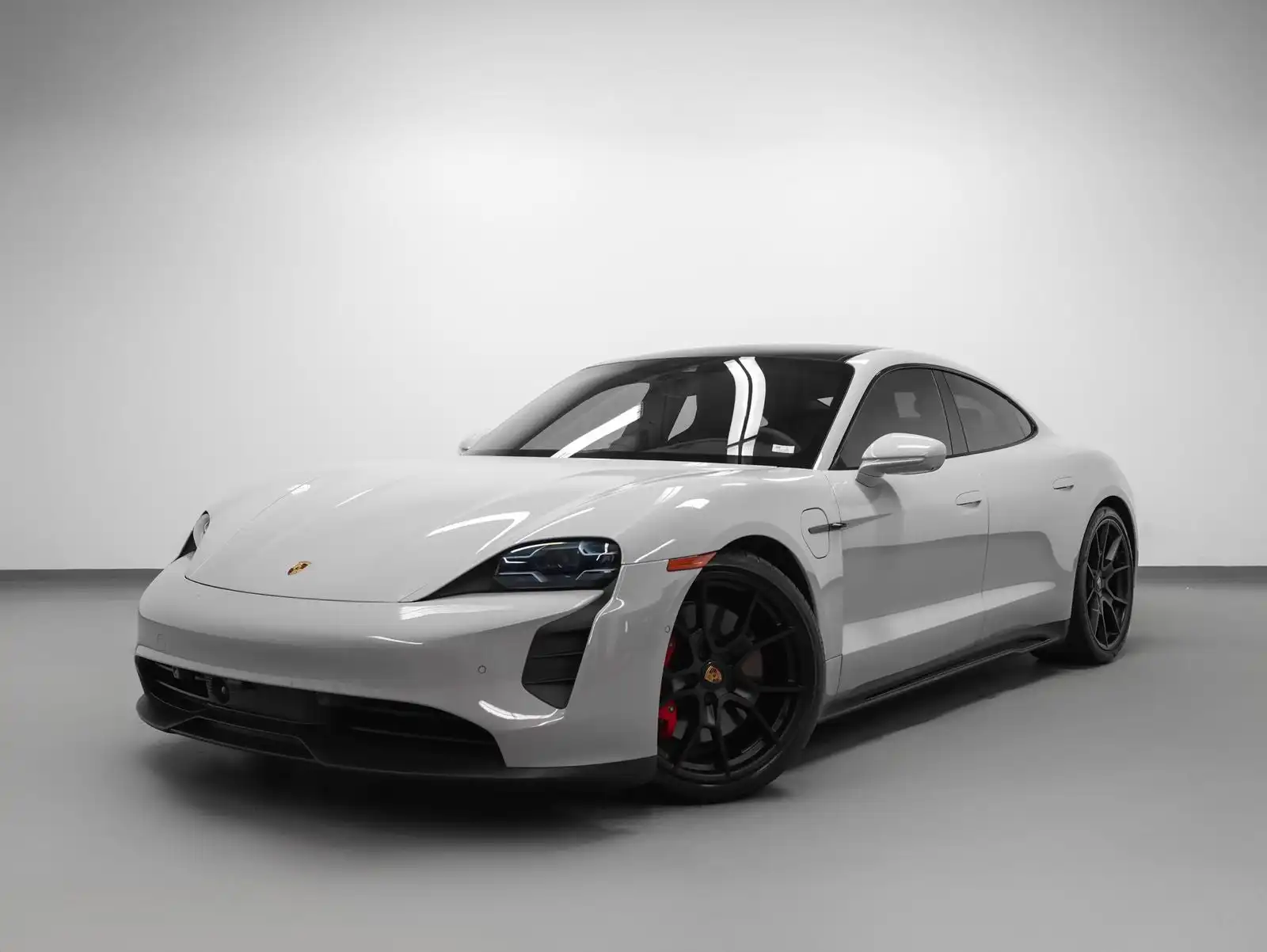 2024 Porsche Taycan GTS's photo