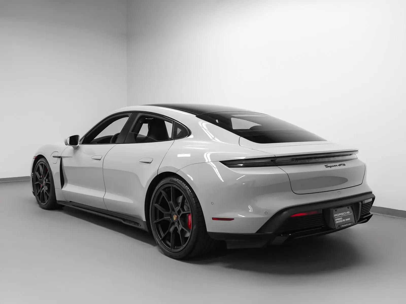 2024 Porsche Taycan GTS photo 3
