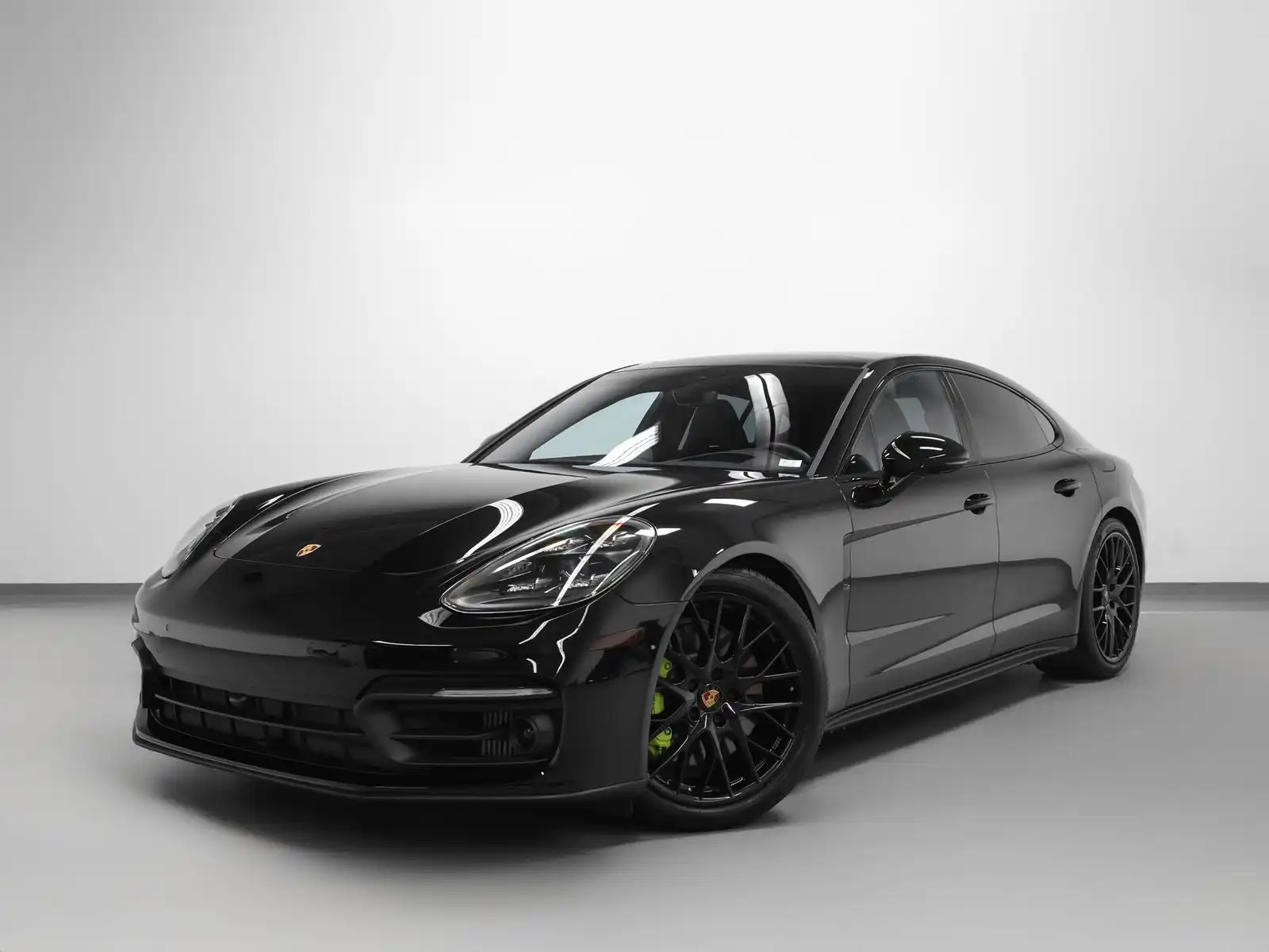 2023 Porsche Panamera 4 E-Hybrid's photo