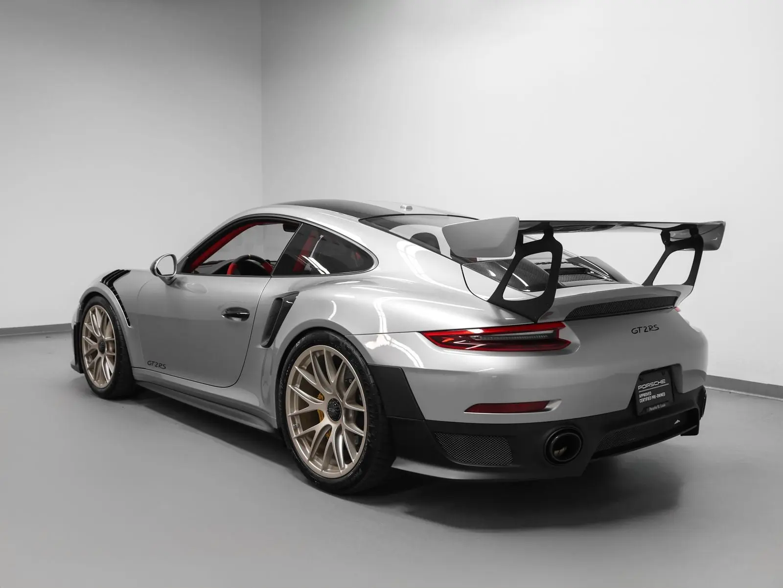 2018 Porsche 911 GT2 RS photo 3