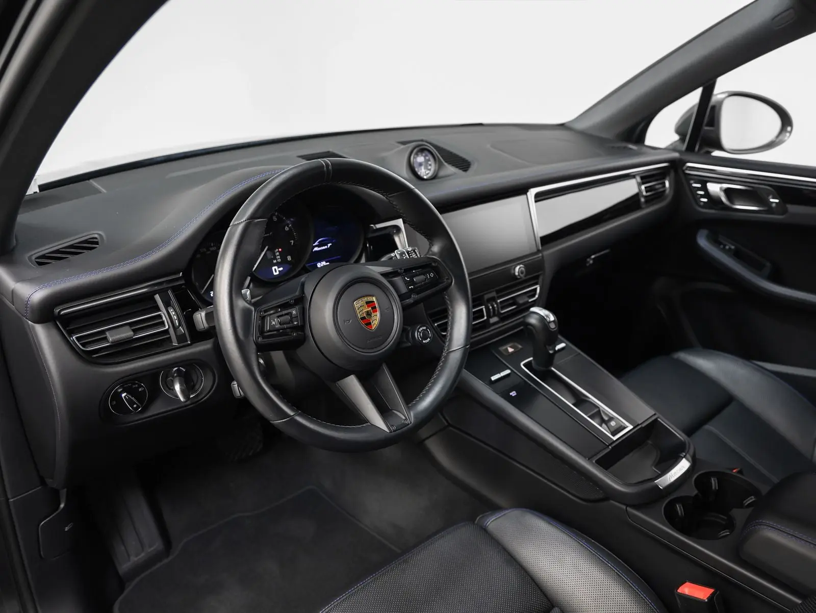 2023 Porsche Macan T photo 4