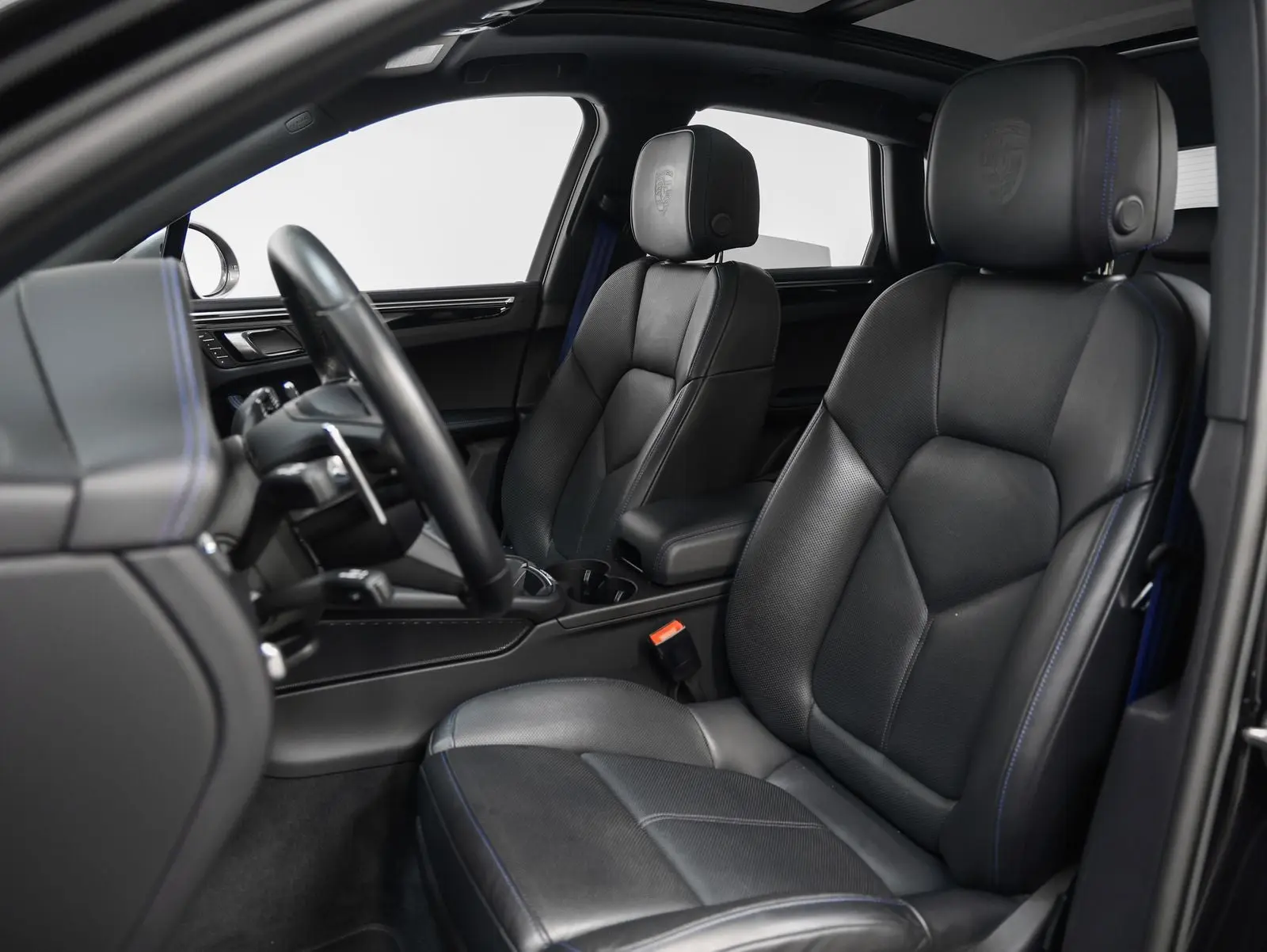 2023 Porsche Macan T photo 5