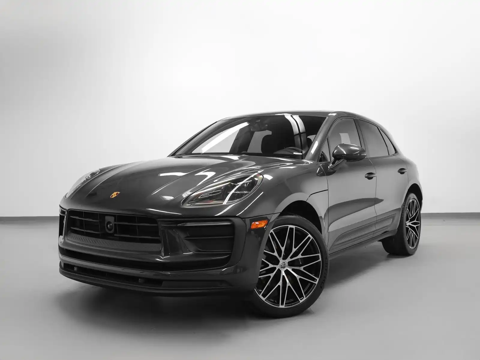 2023 Porsche Macan T's photo