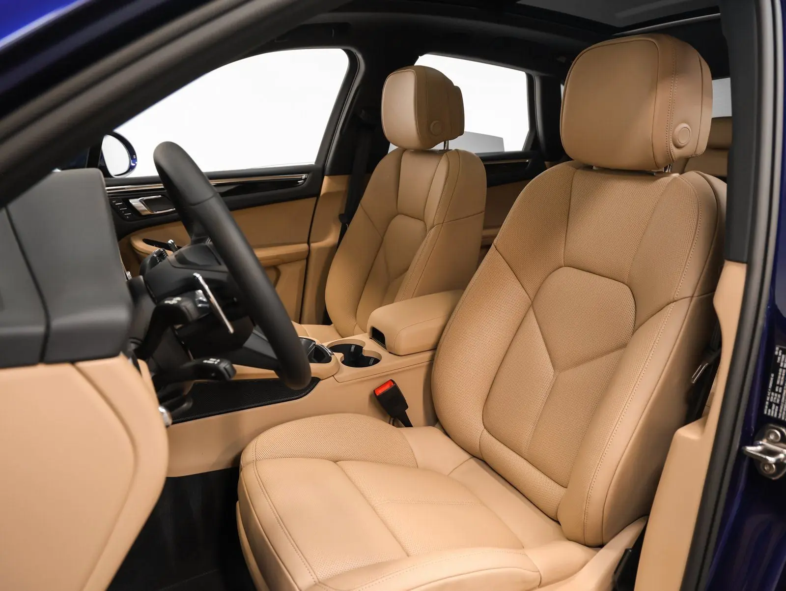 2026 Porsche Macan Base photo 5