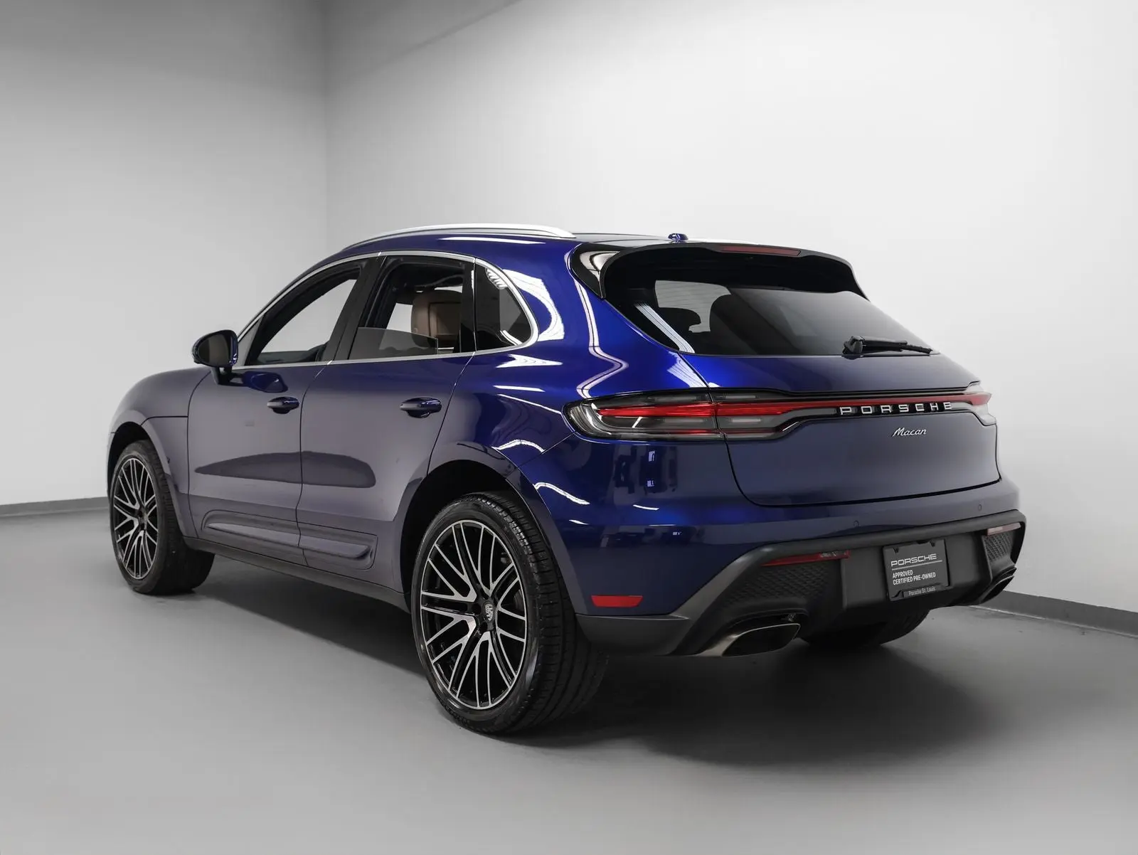 2023 Porsche Macan Base photo 3