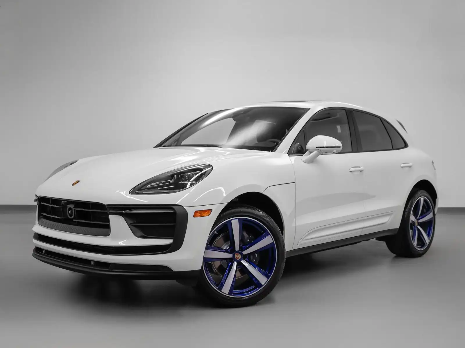 2025 Porsche Macan Base's photo
