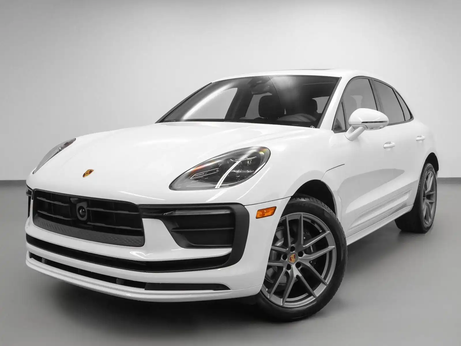 2025 Porsche Macan Base's photo