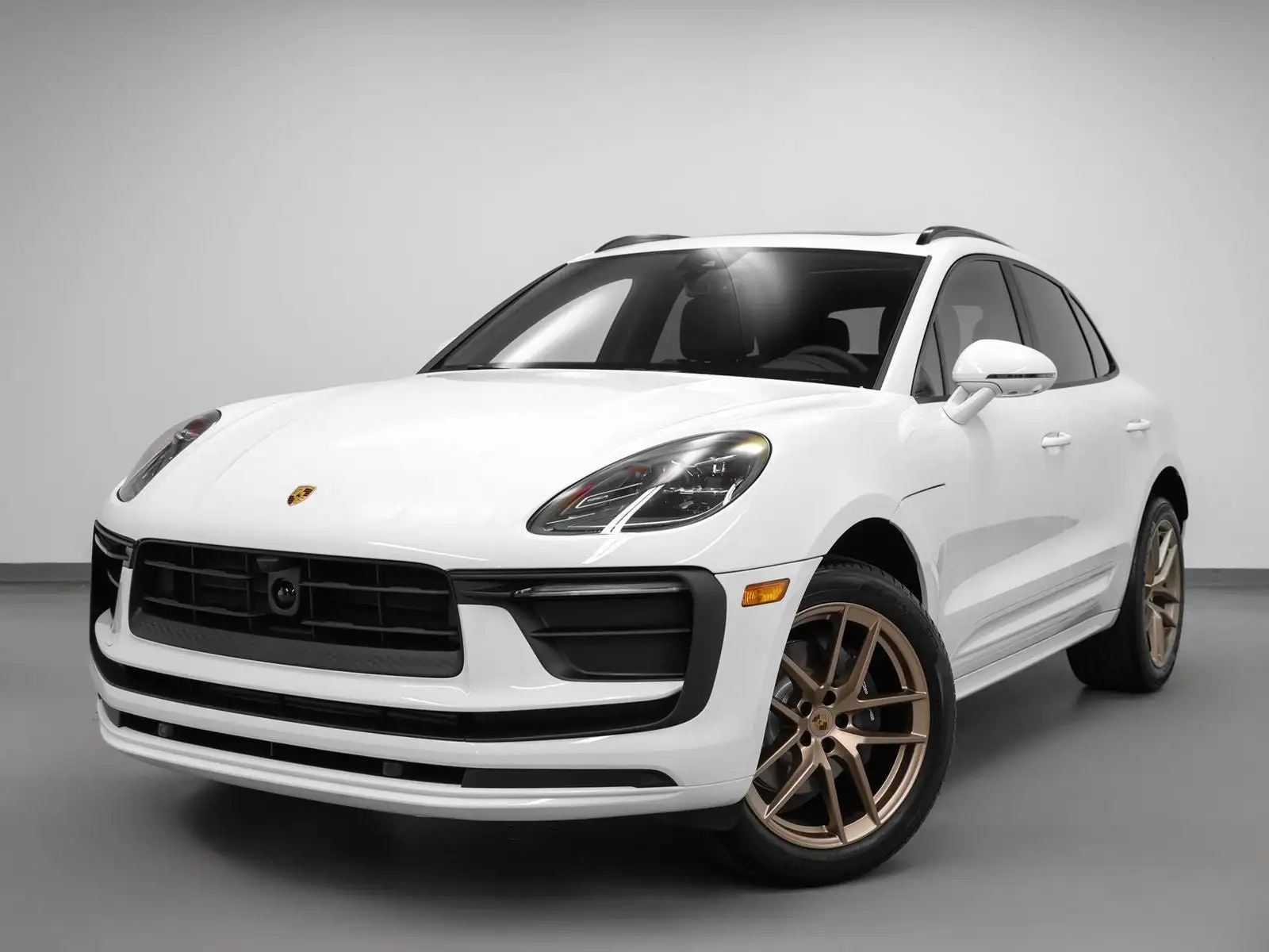 2025 Porsche Macan Base's photo