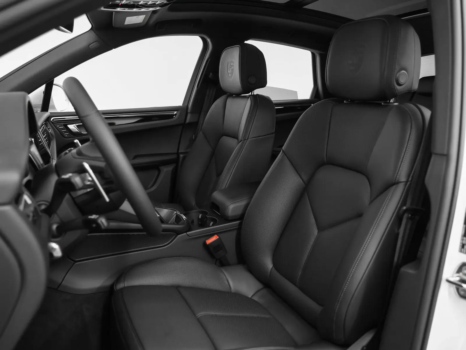 2025 Porsche Macan Base photo 5