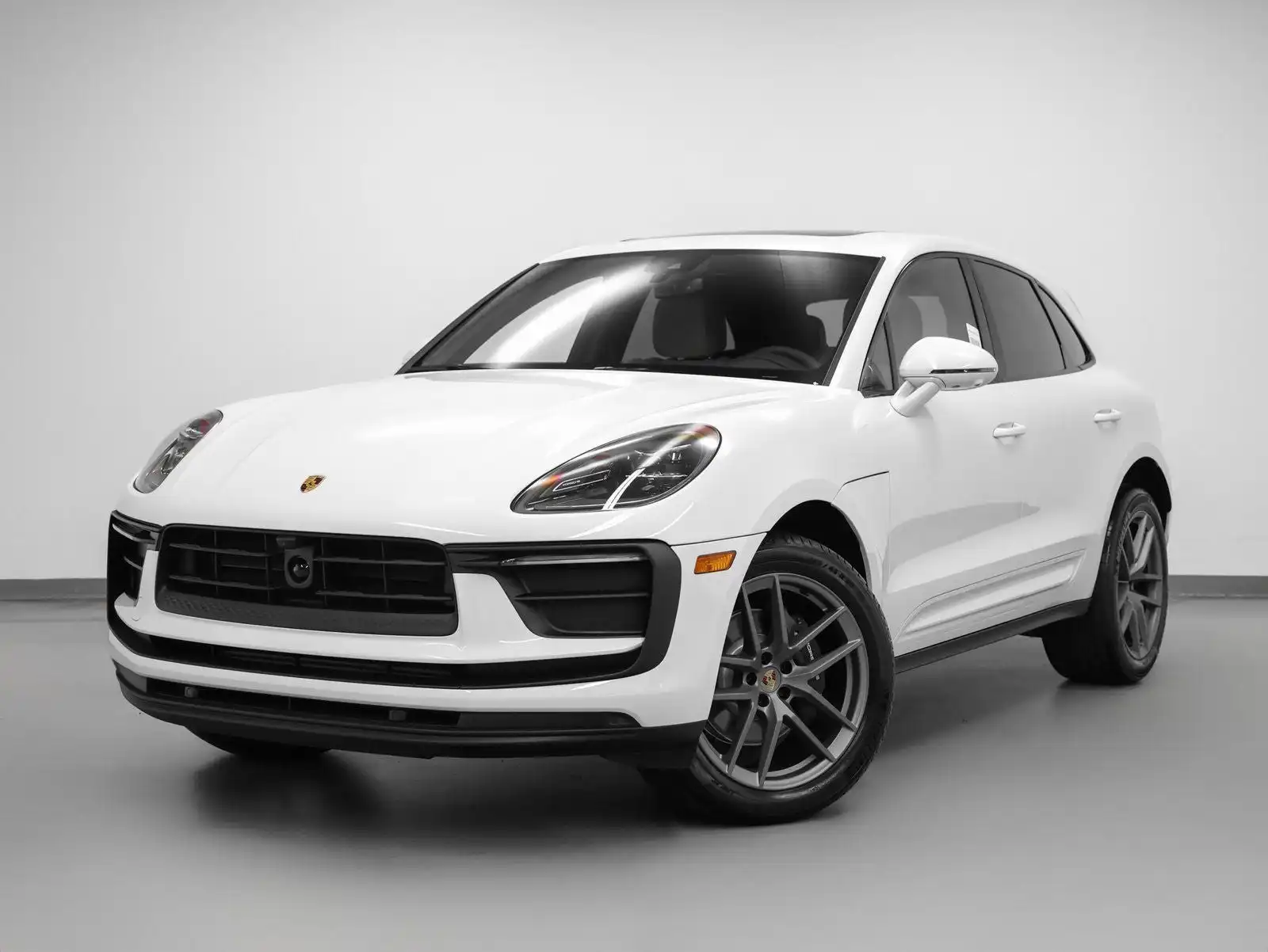2026 Porsche Macan Base's photo