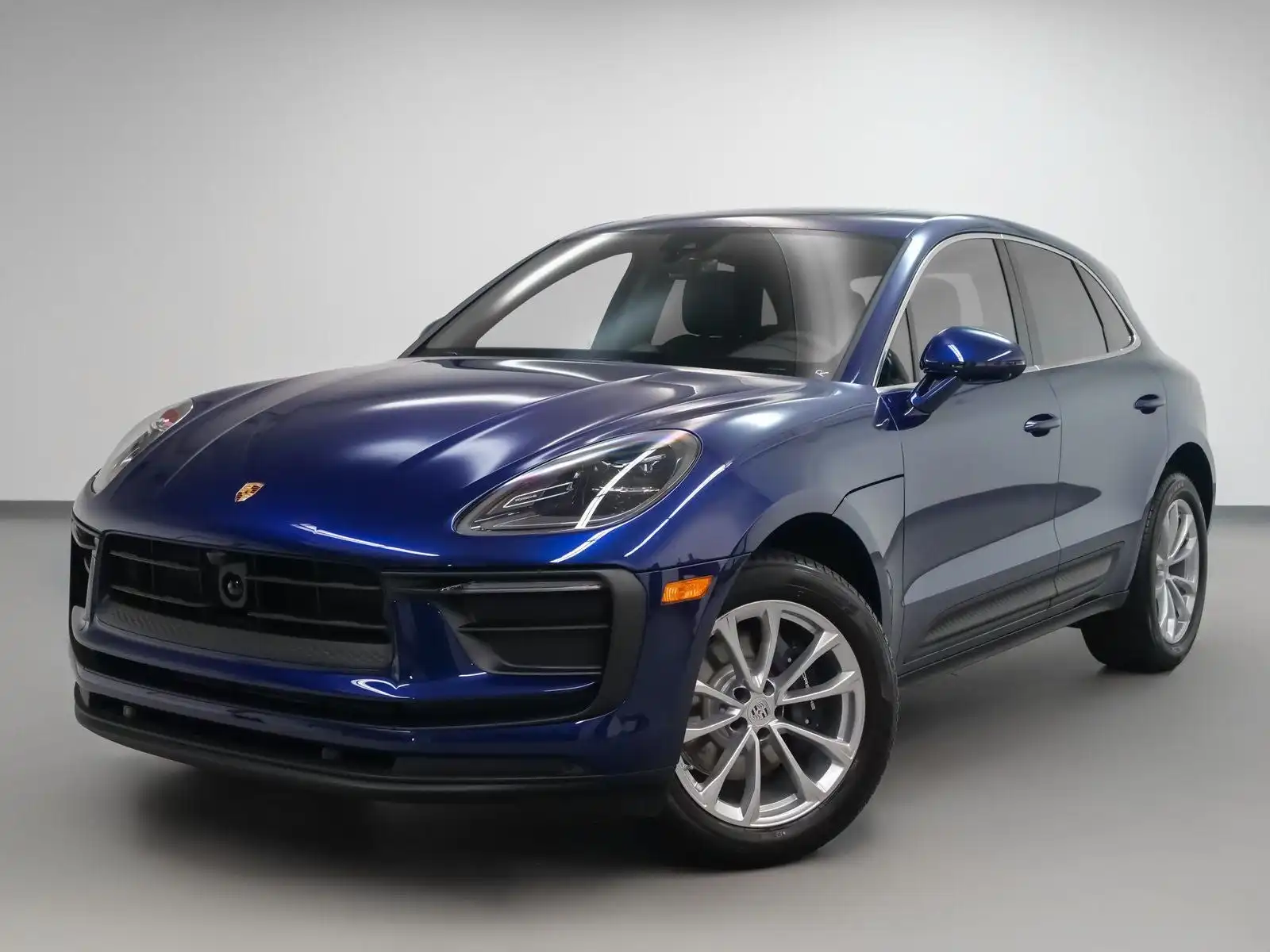 2025 Porsche Macan Base's photo