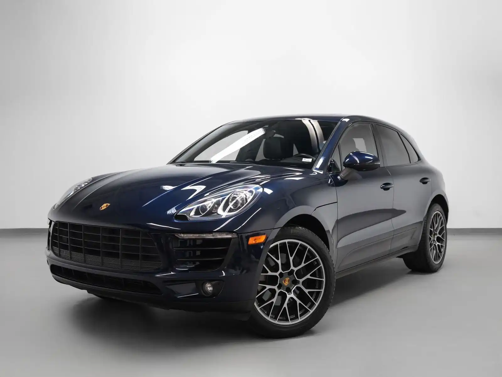 2018 Porsche Macan Sport Edition's photo