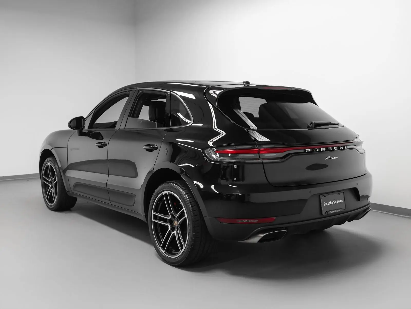 2020 Porsche Macan Base photo 3