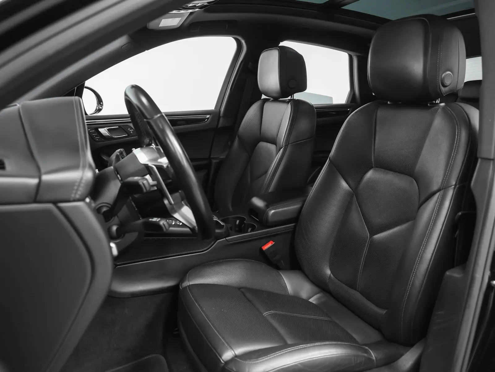 2020 Porsche Macan Base photo 5