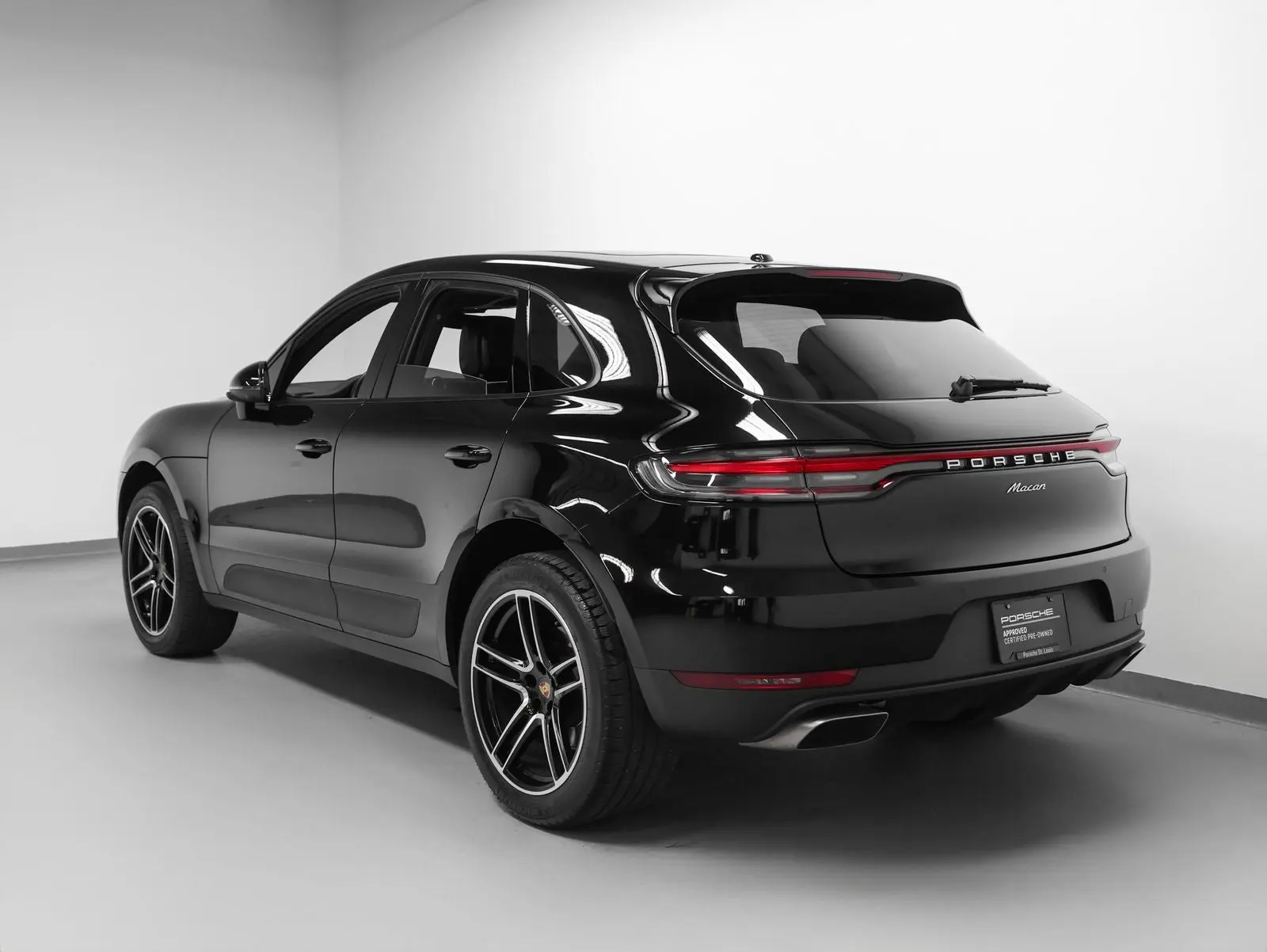 2021 Porsche Macan Base photo 3