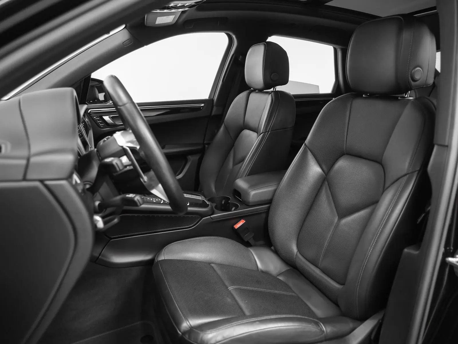 2021 Porsche Macan Base photo 5