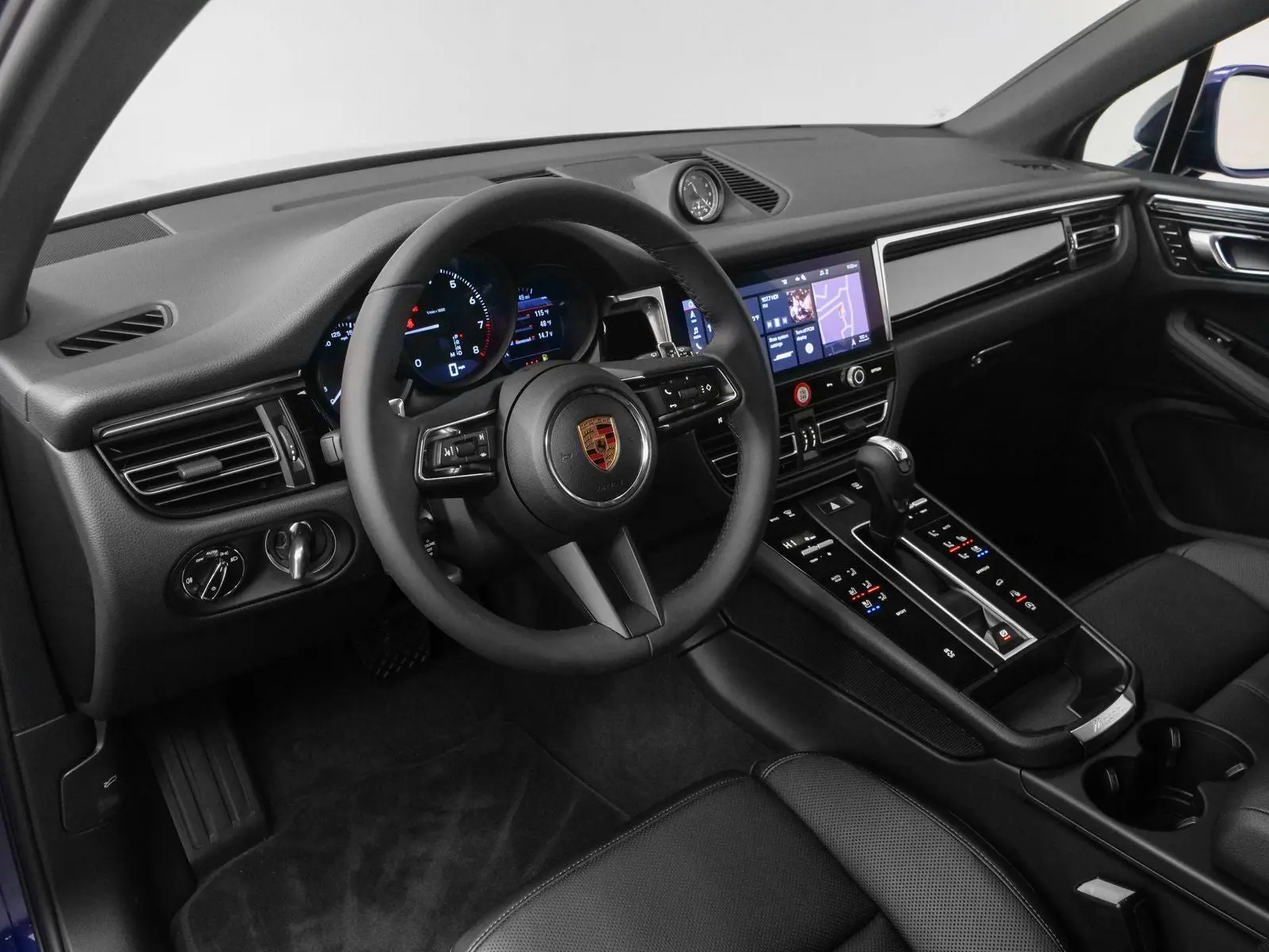 2025 Porsche Macan Base photo 4
