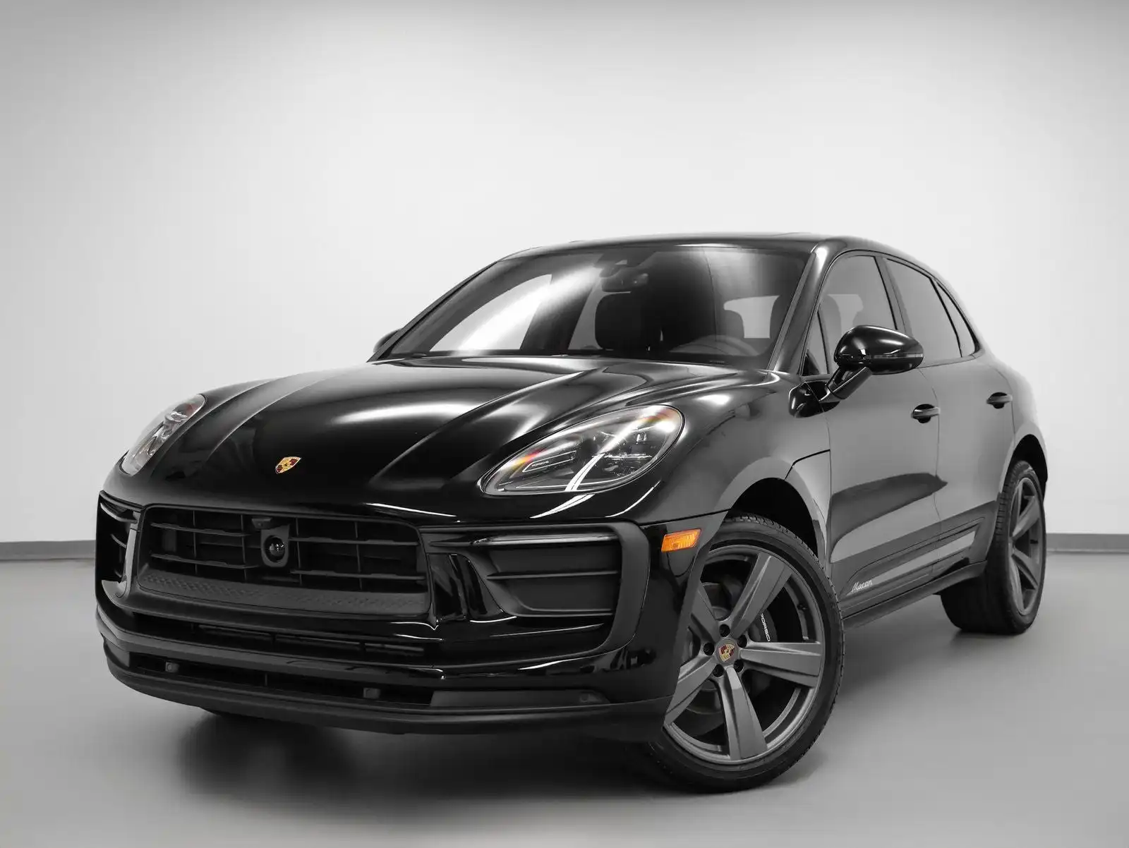 2025 Porsche Macan Base's photo