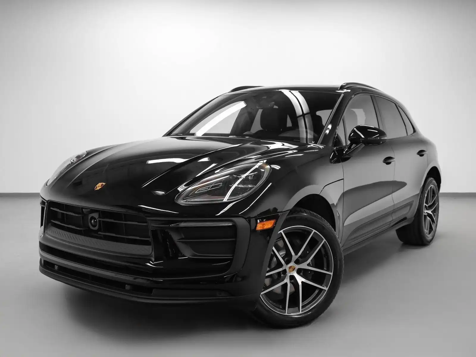 2026 Porsche Macan Base's photo