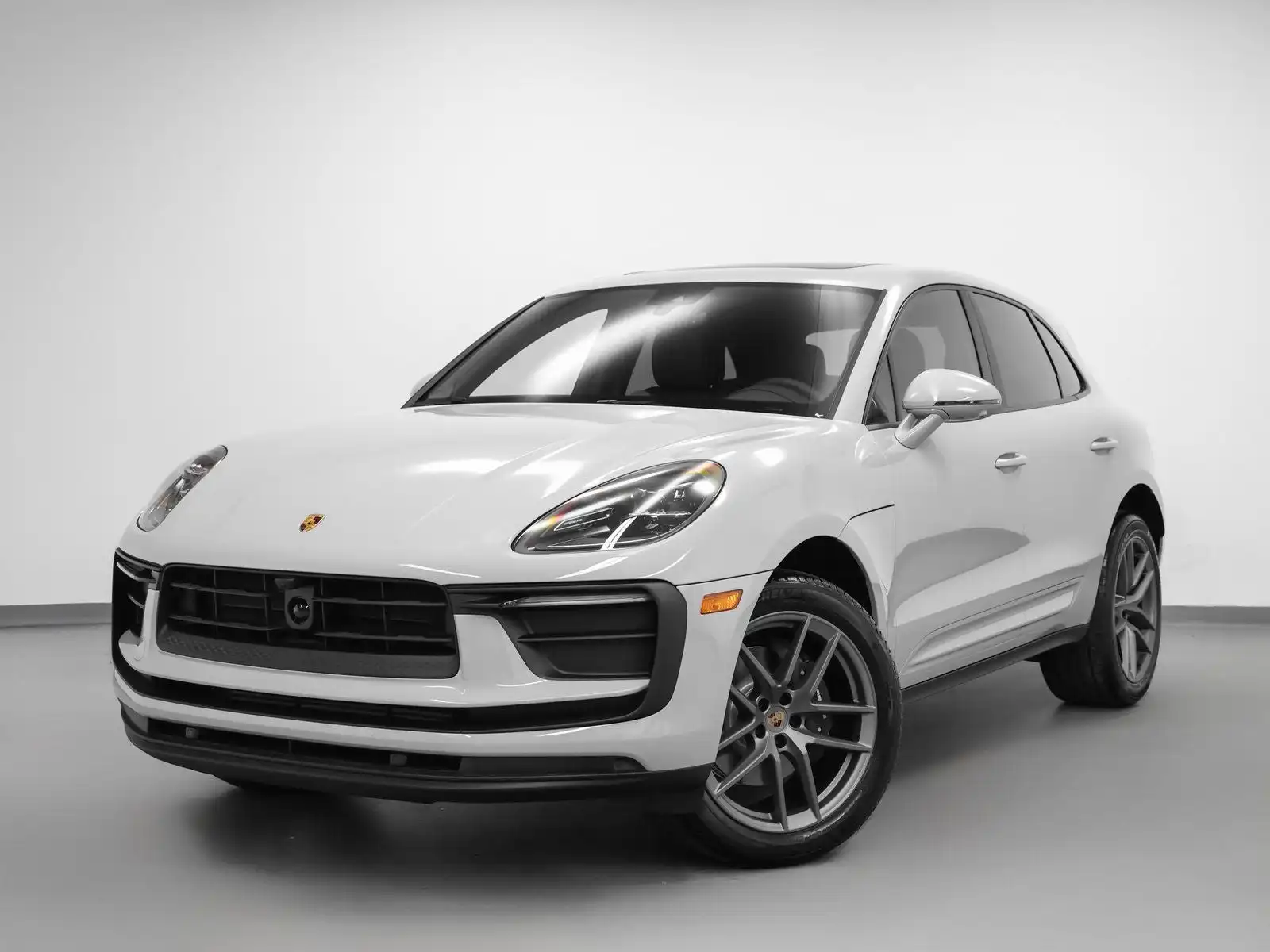 2026 Porsche Macan Base's photo