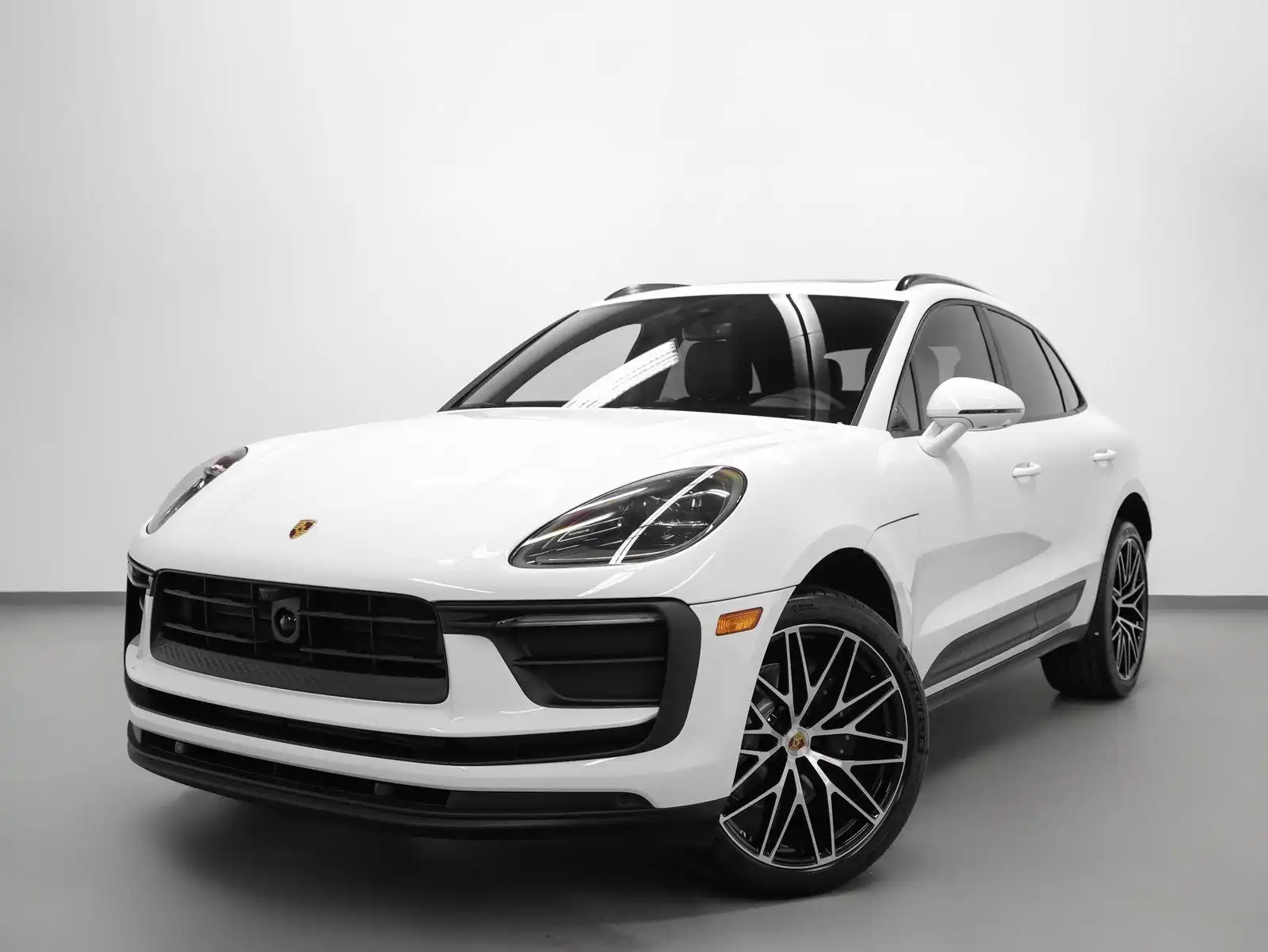 2026 Porsche Macan Base's photo
