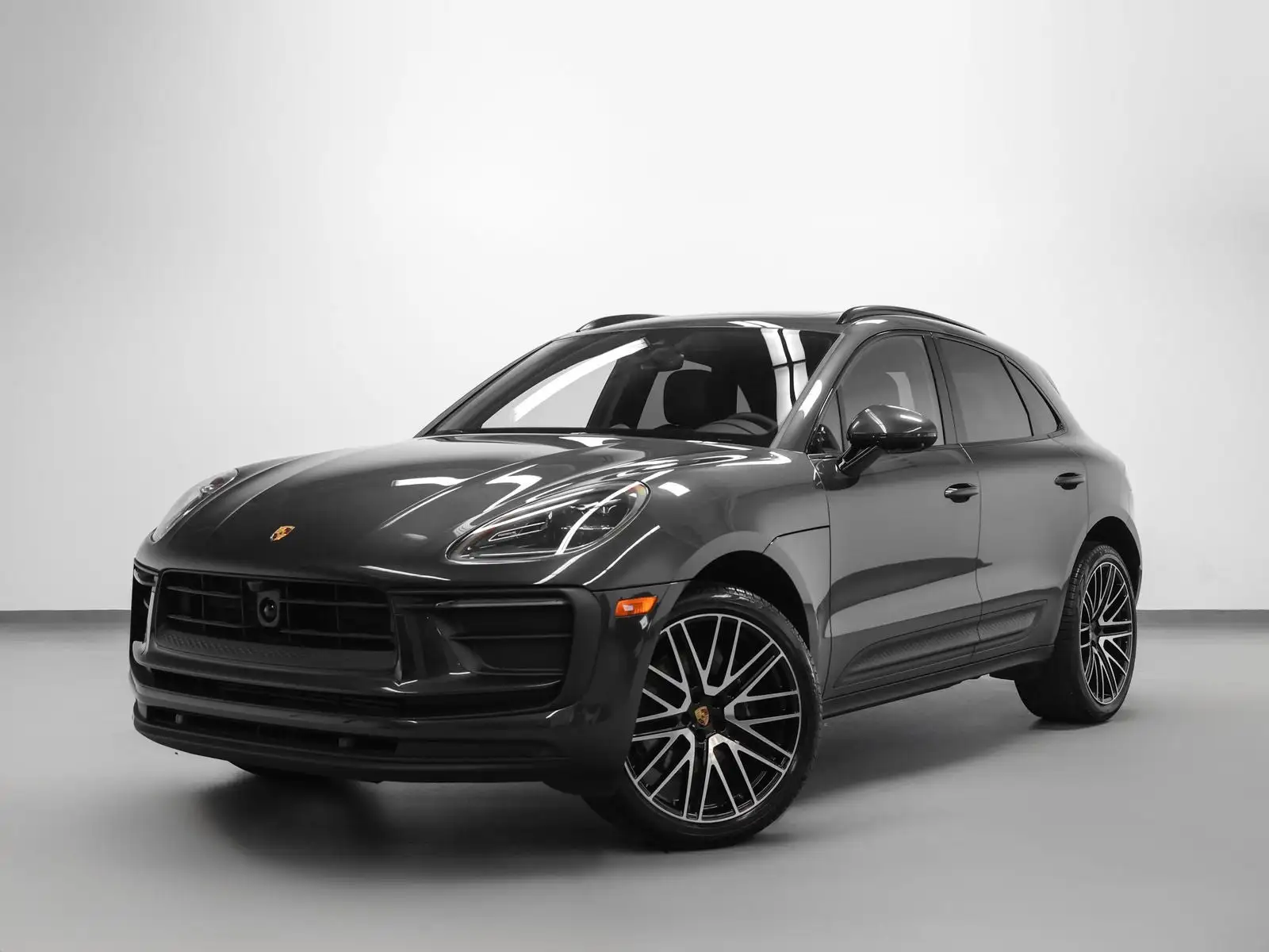 2026 Porsche Macan Base's photo