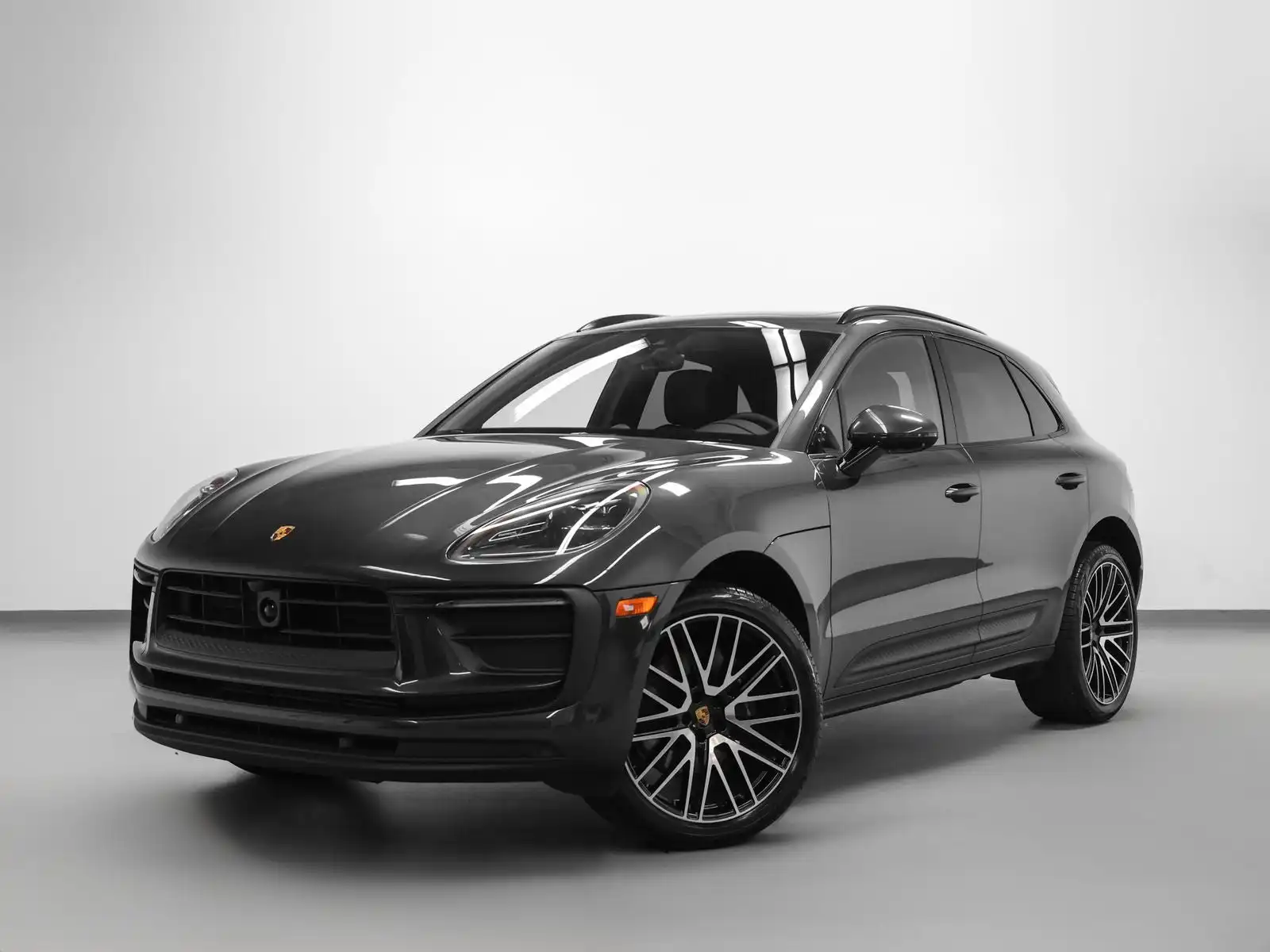 2026 Porsche Macan Base's photo