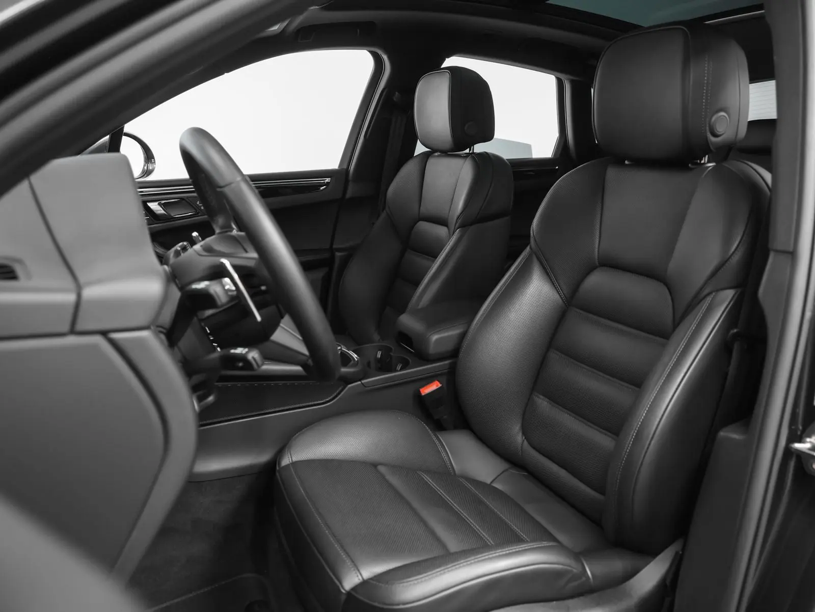 2026 Porsche Macan Base photo 5