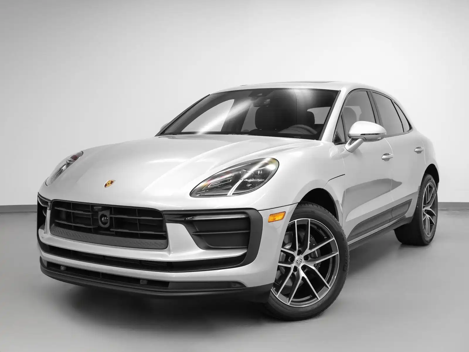 2025 Porsche Macan Base's photo