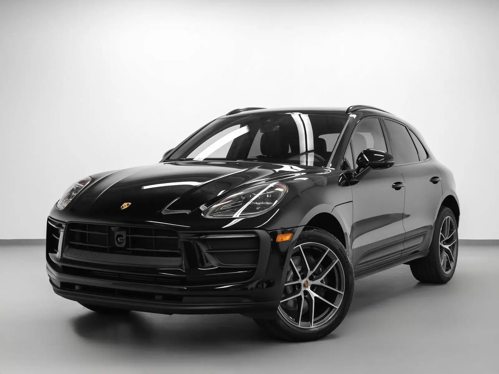 2026 Porsche Macan Base photo 1