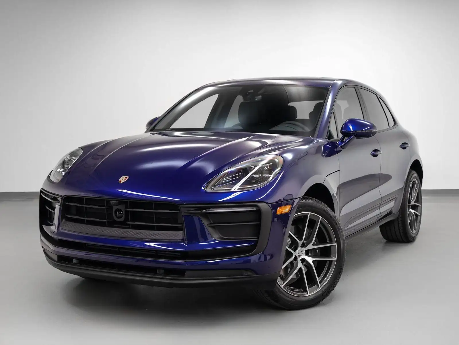 2025 Porsche Macan Base's photo