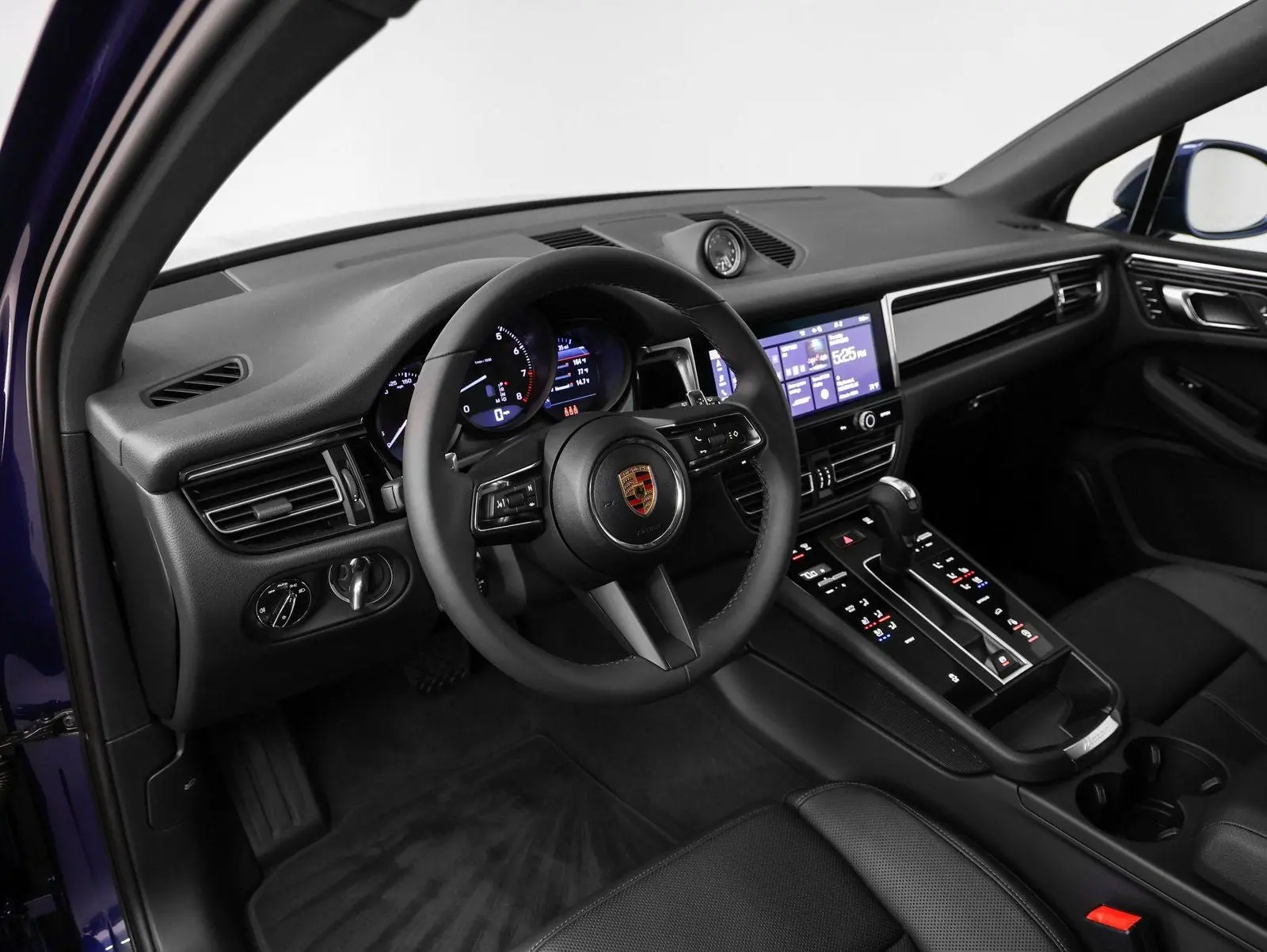 2025 Porsche Macan Base photo 4