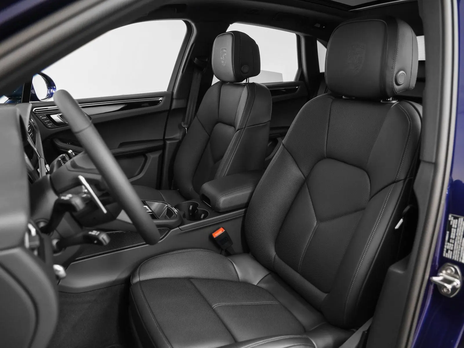 2025 Porsche Macan Base photo 5