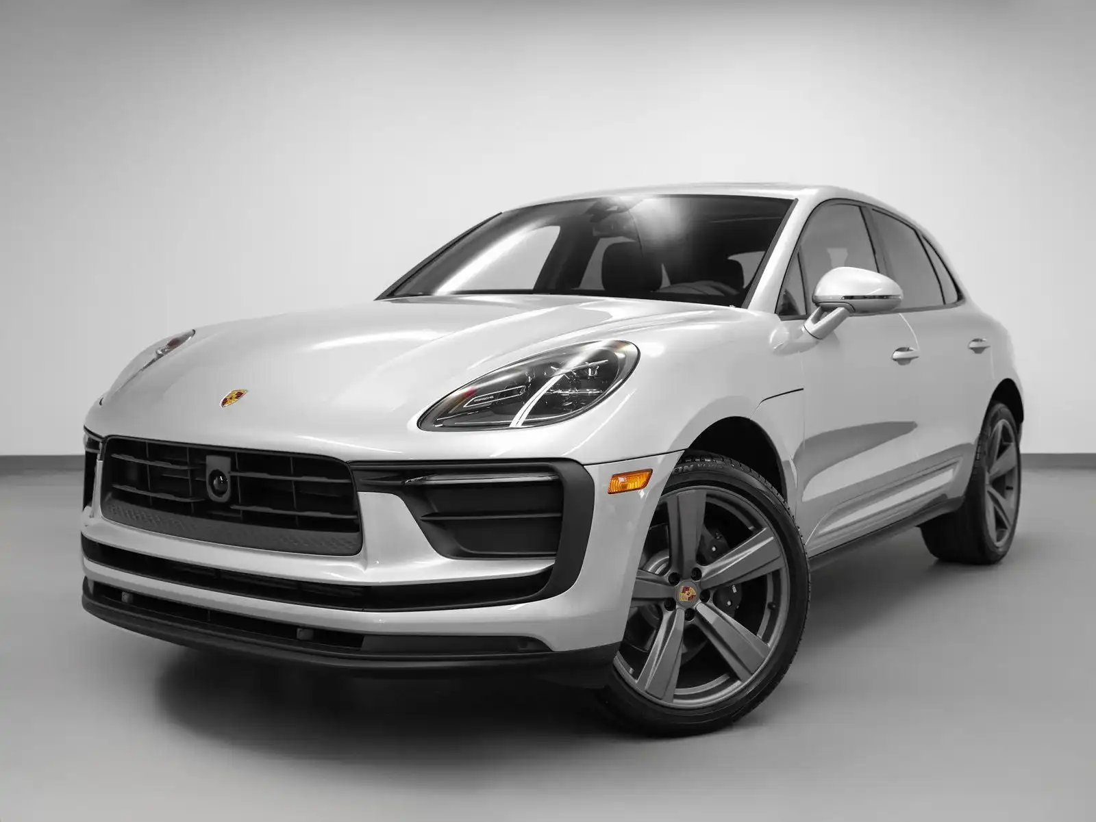 2025 Porsche Macan Base's photo