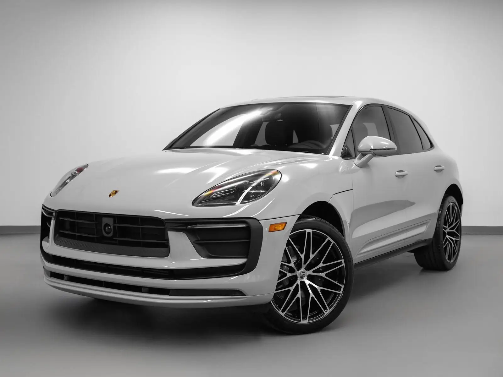 2026 Porsche Macan Base photo 1